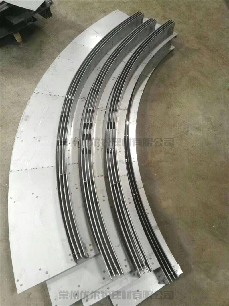 不銹鋼側(cè)縫蓋板式