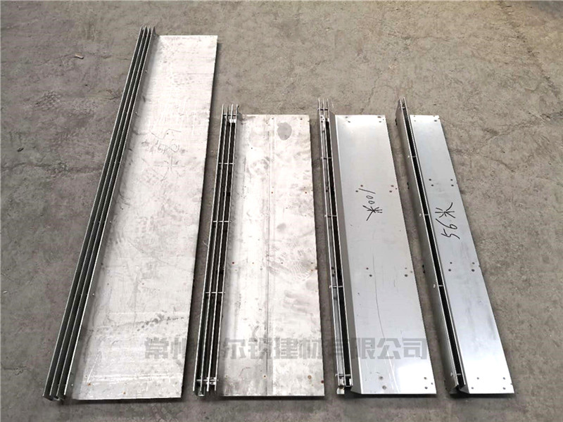 不銹鋼側(cè)縫蓋板式